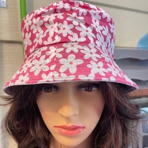 JUNCTURE Pink with White Daisy Bucket Hat